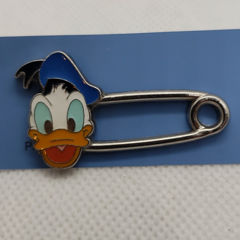 Set of 2 Donald Duck Pins - Picture 2 of 3
